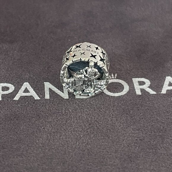 Pandora Star Wars C-3PO and R2-D2 Openwork Charm - Picture 4 of 7